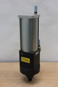 Hydropneumatische krachtcilinder KC40 vooraanzicht